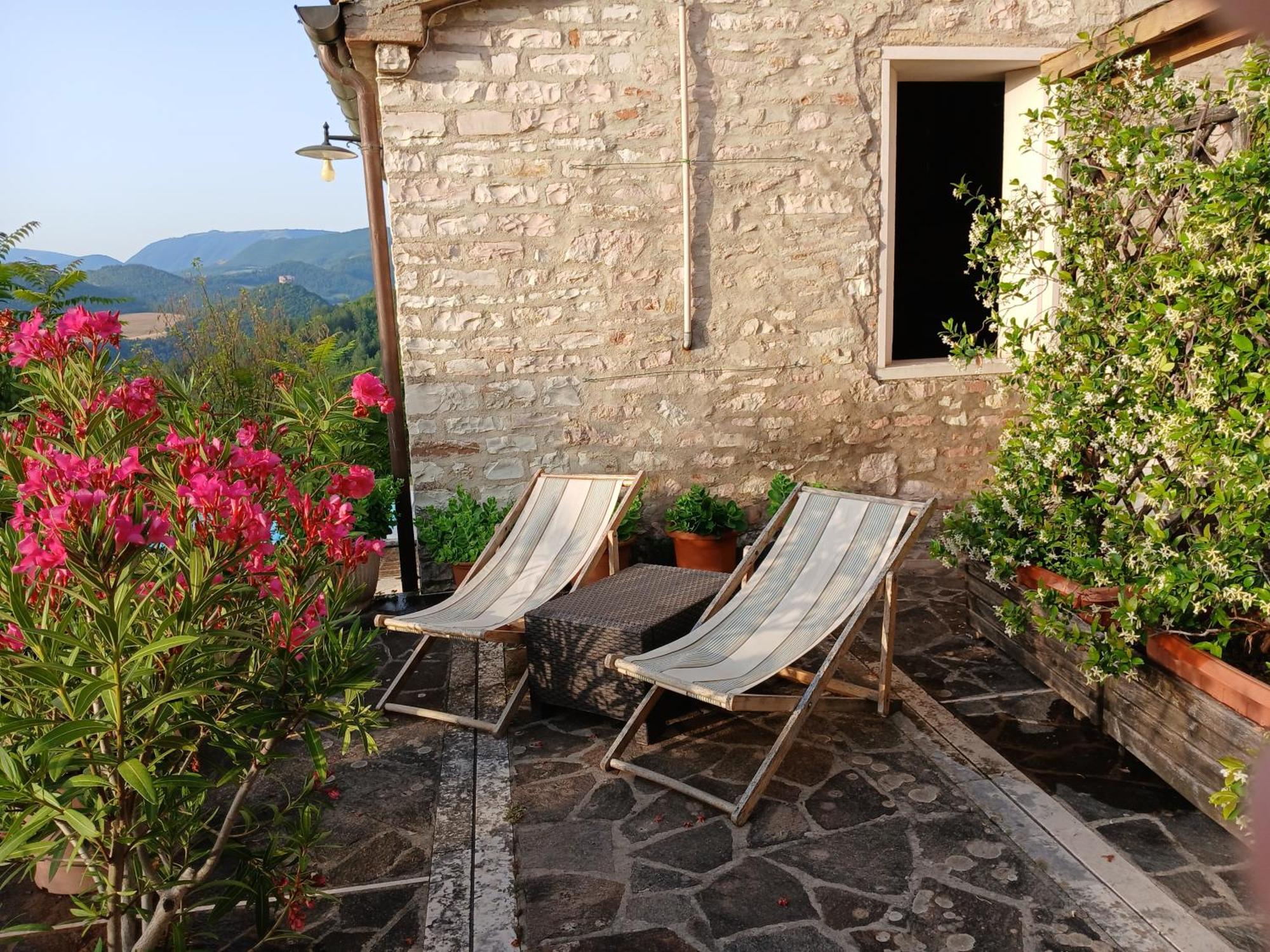Agriturismo Del Frontino - Lo Studio Acqualagna Exteriör bild